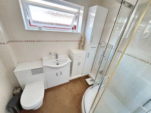 Shower room- click for photo gallery